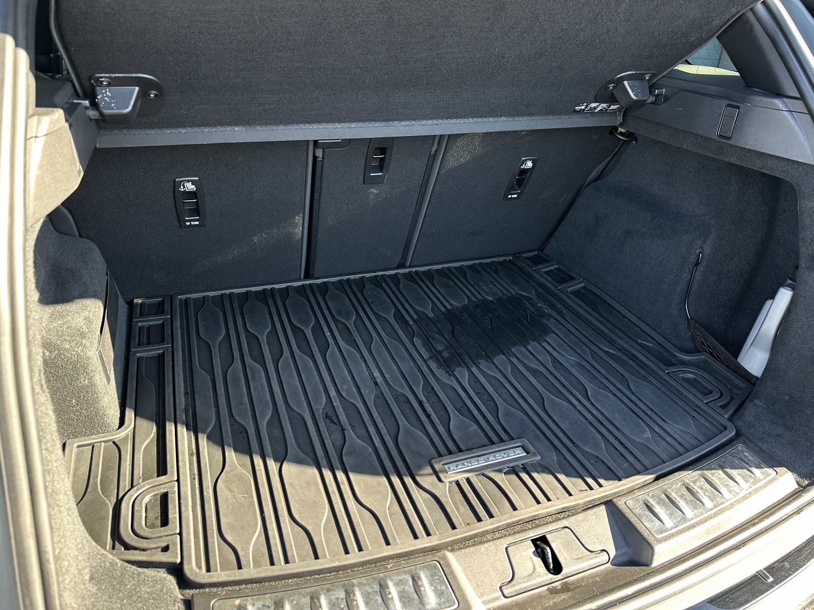 Land Rover Range Rover Evoque P300E Plug-In Hybrid AWD R-Dynamic SE